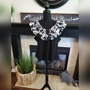 MARC NEW YORK - Floral Ruffle Black & White Top